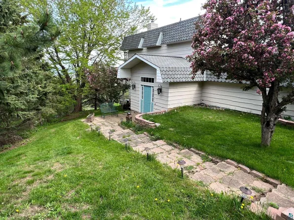 2810 Exhibition Dr, Duluth, MN 55811