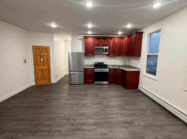 72 Avenue C APT 1, Bayonne, NJ 07002