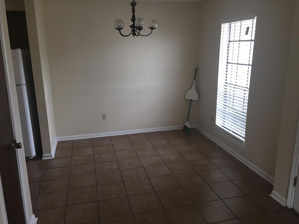 2nd image of 1525 Jennifer St