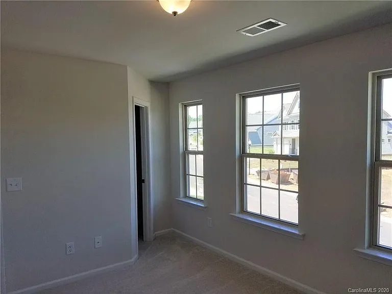 2028 Deep River Way — Photo 9