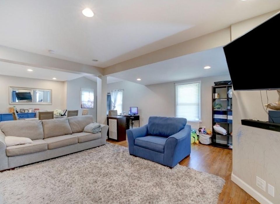 2nd image of 124 S Valley Rd Floor 1