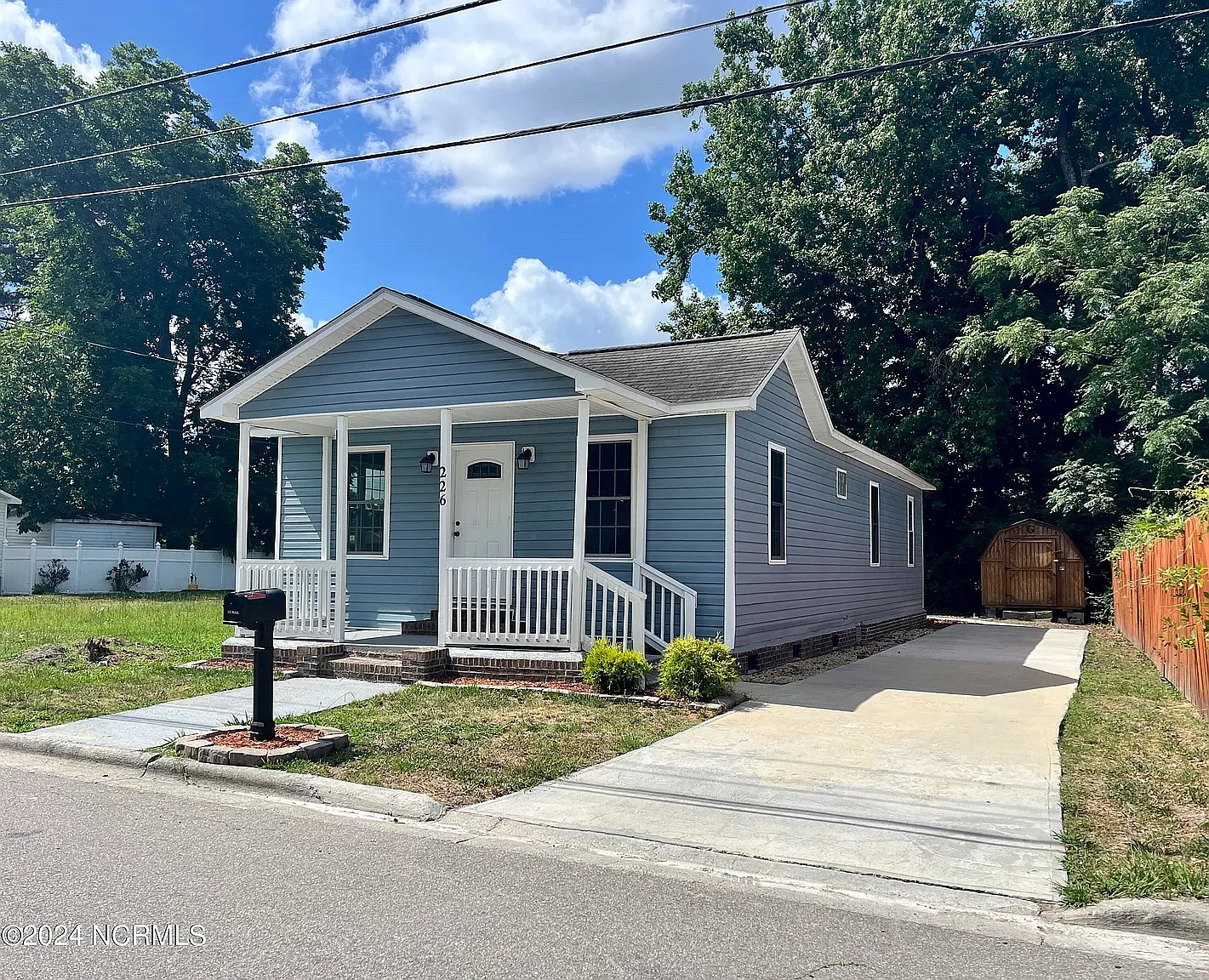 3 bed, 1122 sqft, $1,600 — Photo 1