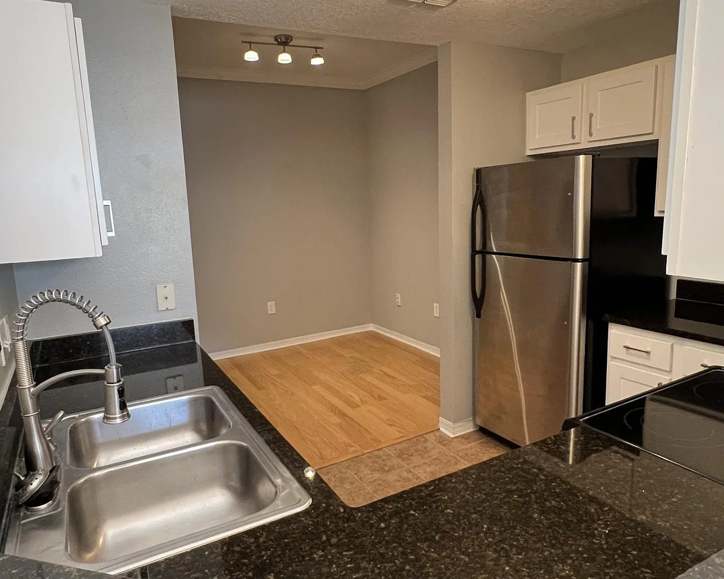 501 Knights Run Ave — Photo 4