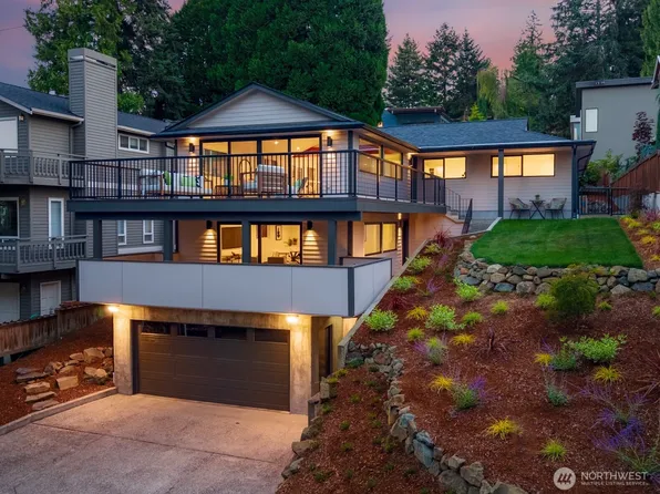 12069 Lakeside Place NE, Seattle, WA 98125