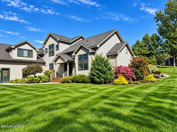 577 Mallard Ln, Lee, MA 01238