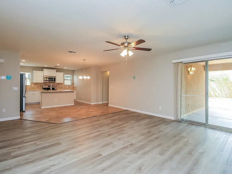 32830 N Sandstone Dr — Photo 3