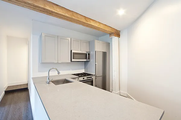 Rented by R New York | media 27