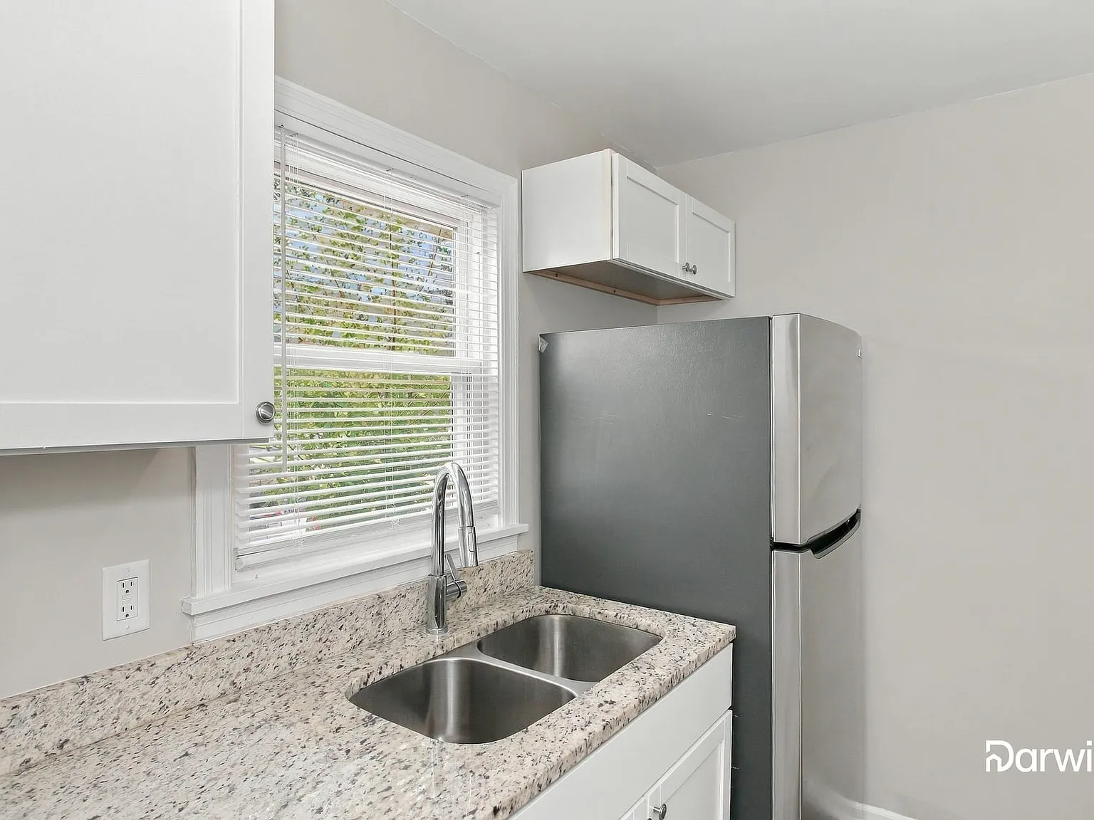 2 bed, 1.0 bath, 768 sqft, $1,240 — Photo 3