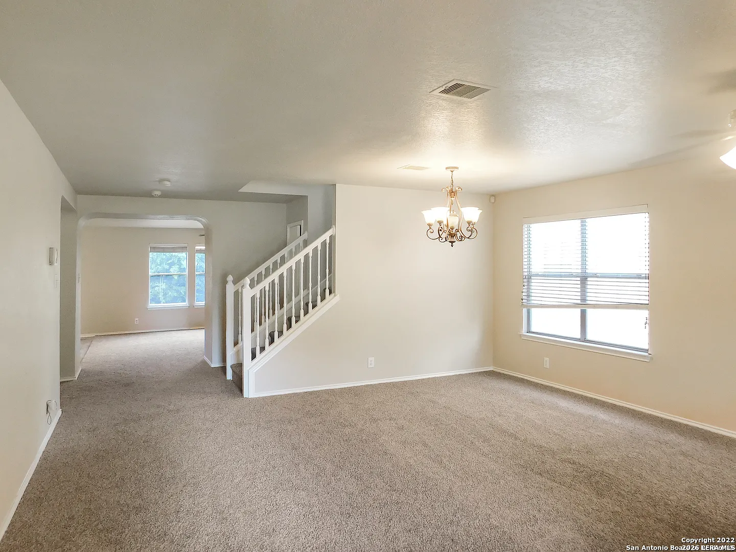 4 bed, 2.5 bath, 3318 sqft, $2,195 — Photo 2