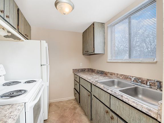 2nd image of 2759 Powell Dr #13