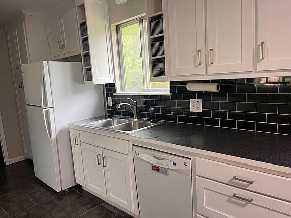2nd image of 1207 N Vista Pl