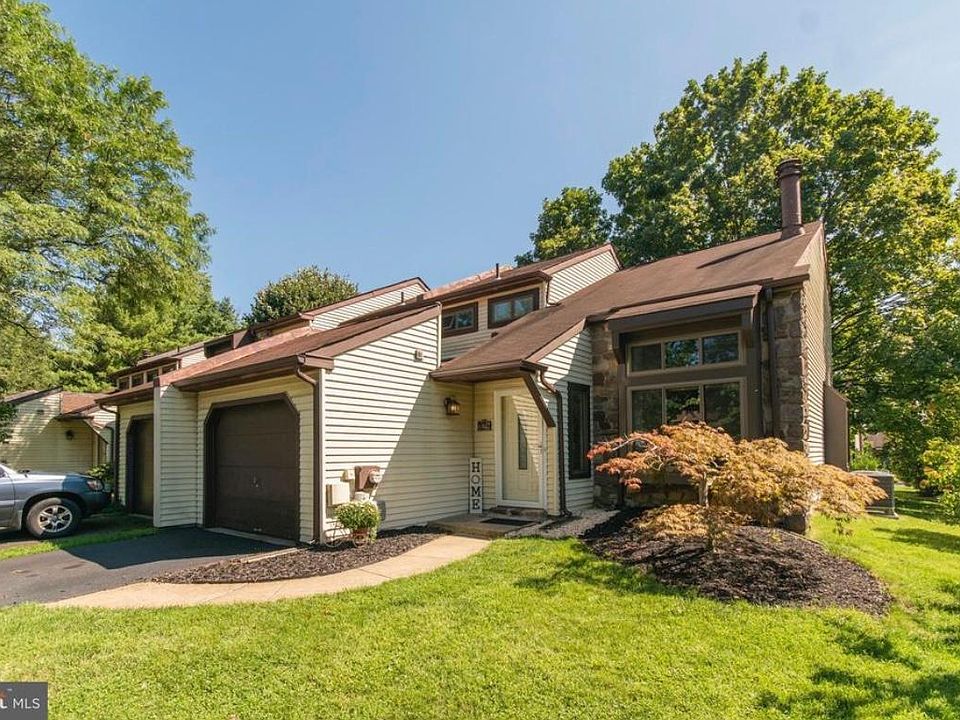 1st image of 321 Milford Ct