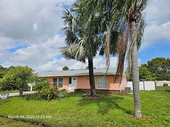 3rd image of 1297 SE Petunia Ave