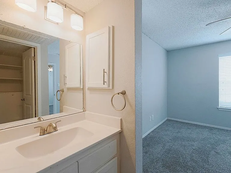 City Crest Apartments — Photo 58