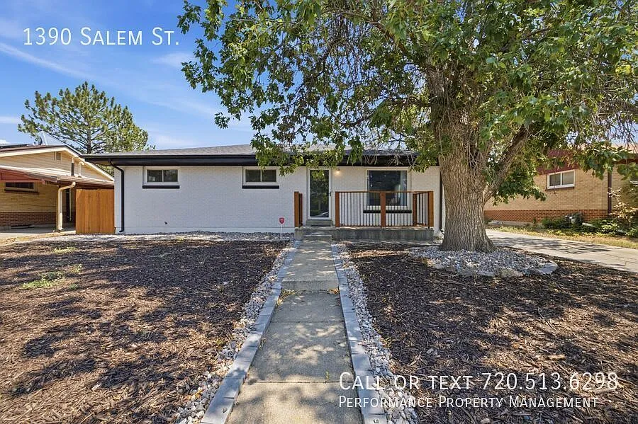 1390 Salem St