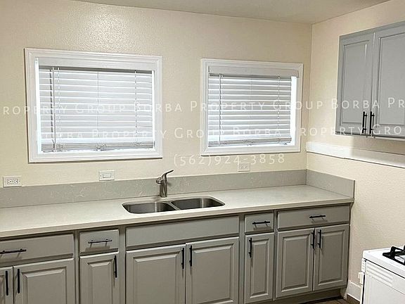 3rd image of 902-908 S Mesa St #902