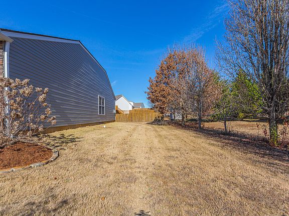 5th image of 301 Battle Bluff Dr