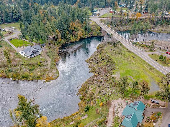 2nd image of 133 Riverview St