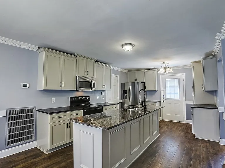 200 Retreat Ct W — Photo 5