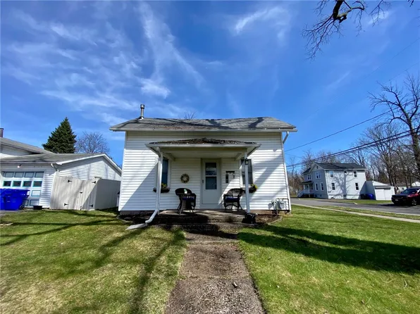 124 Clark St, Brockport, NY 14420