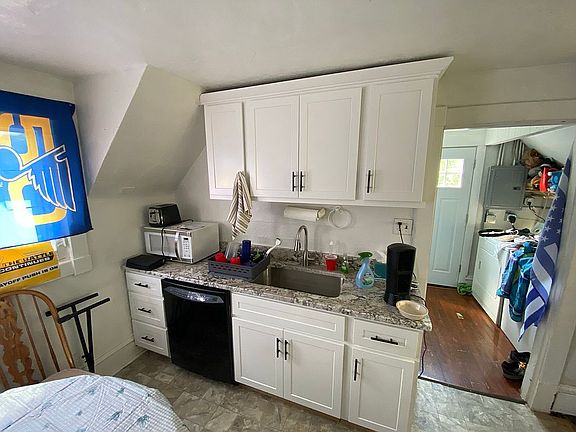 4th image of 3714 Cambridge Ave APT B