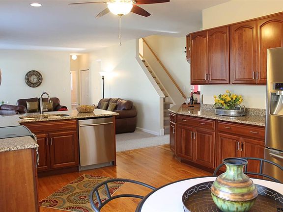 4th image of 170 Kennewyck Cir