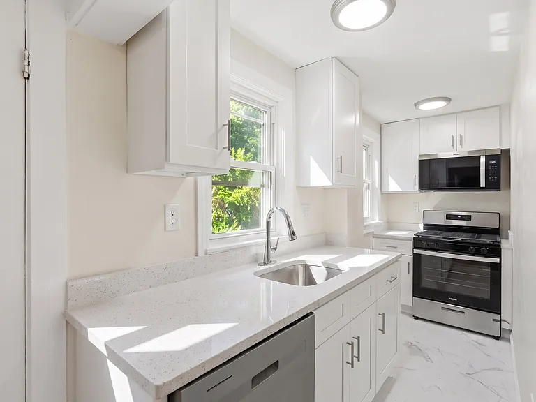 18 Aldrich Rd #1 — Photo 8