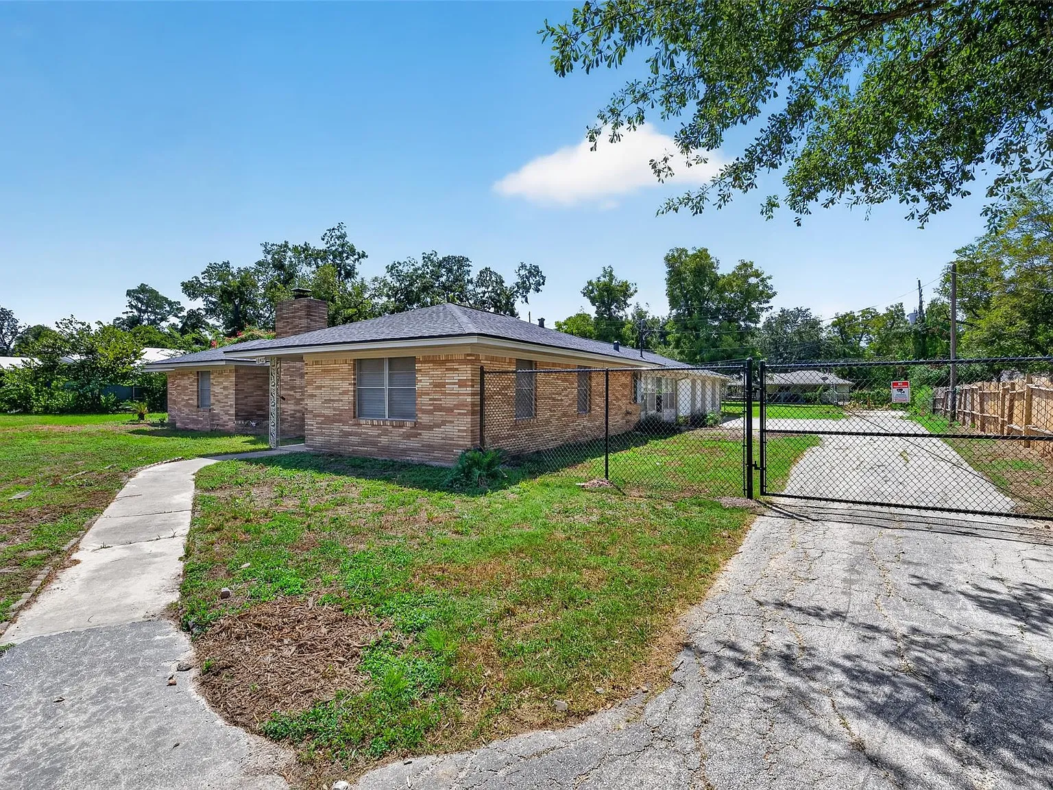 3 bed, 2.0 bath, 1856 sqft, $1,950 — Photo 3