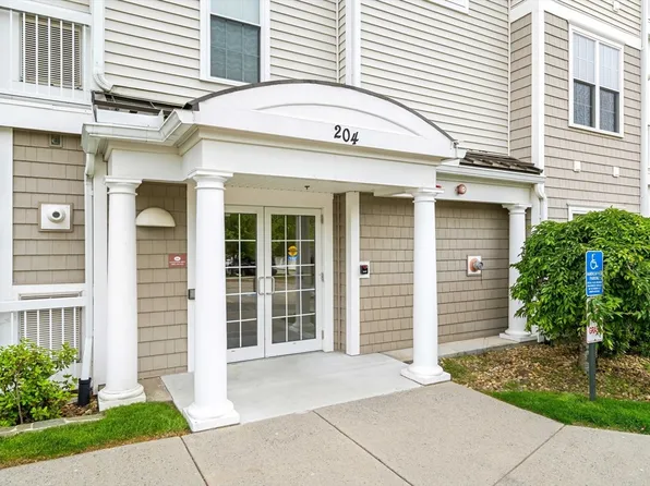 204 Clocktower Dr #311, Waltham, MA 02452