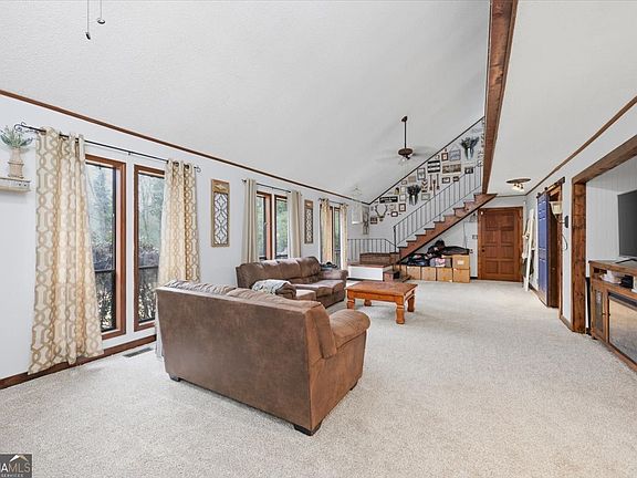 4th image of 658 Tucker Rd