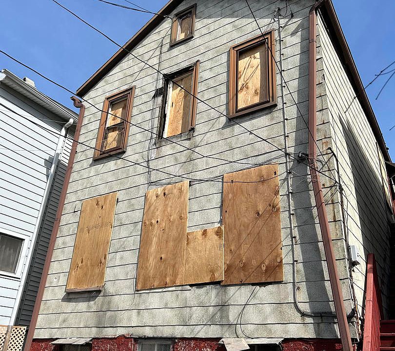 2nd image of 1936 S May St