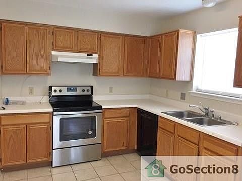 4th image of 4029 Staghorn Cir N