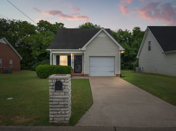 1140 Eastwoods Dr, Murfreesboro, TN 37130