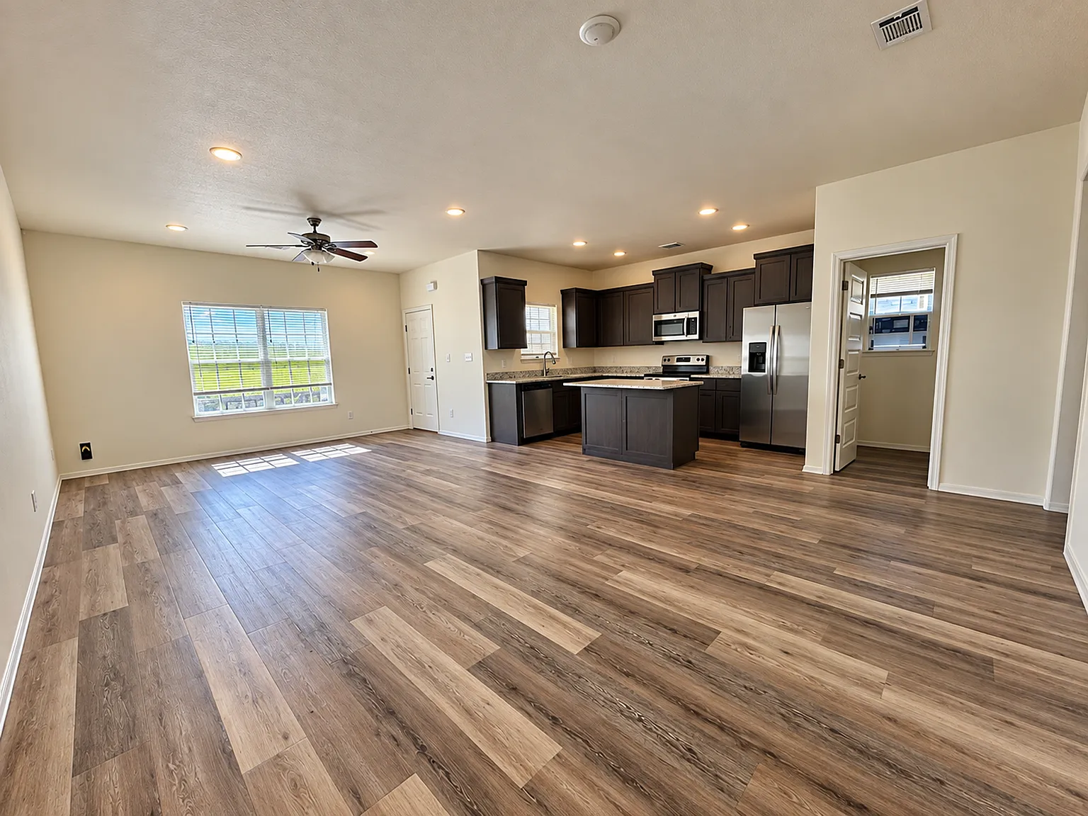 4235 W Santa Fe Street — Photo 3