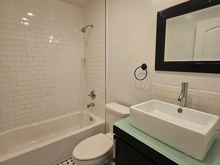 22nd Street Apartments 3015 — Photo 17