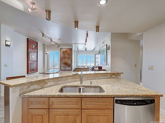4th image of 215 CENTER ST #1003