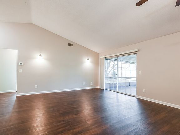 5th image of 126 Grovewood Ave