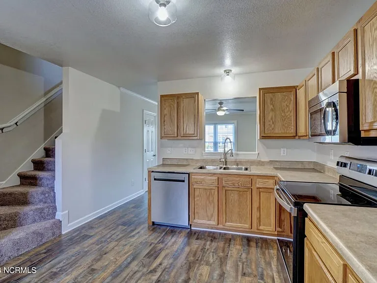 202 Bridgewood Dr — Photo 6