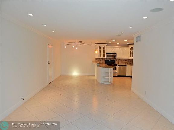 5th image of 6427 Bay Club Dr APT 4