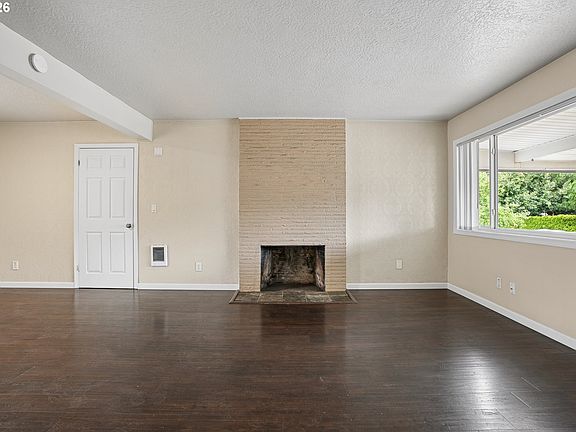 5th image of 16820 SE Alder St