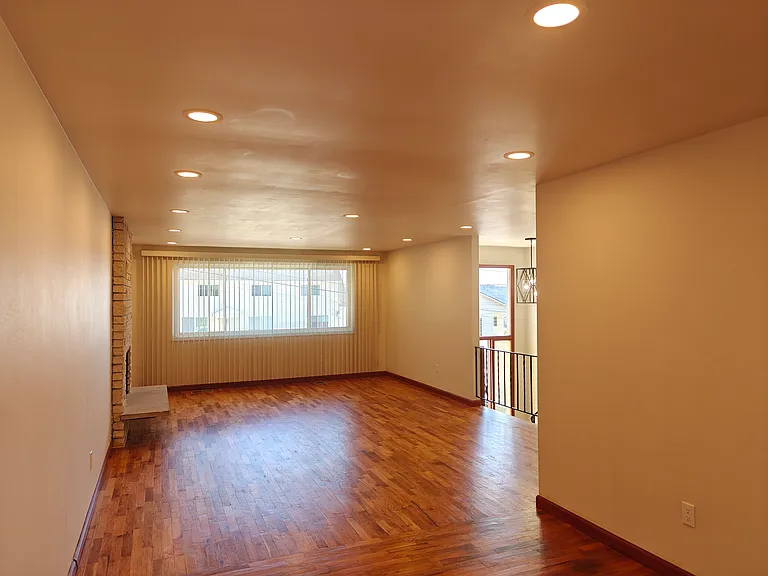 2320 S Eddy St — Photo 2