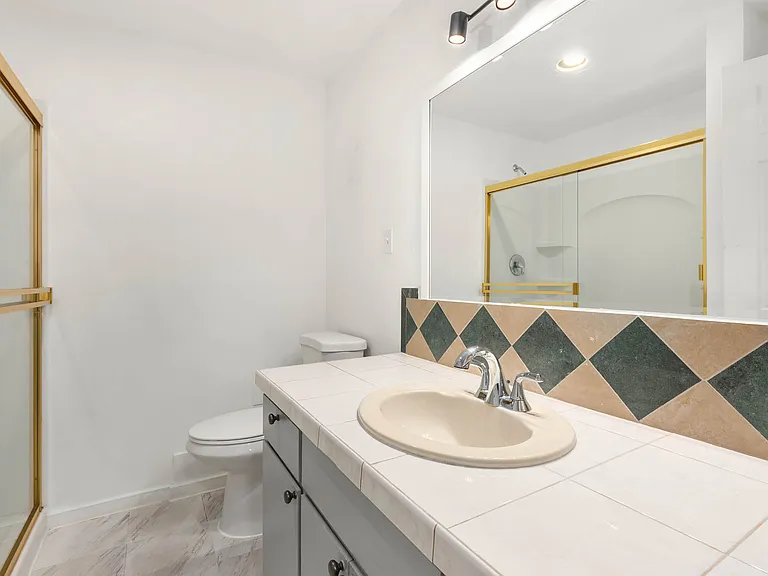 935 1st St S #4 — Photo 12