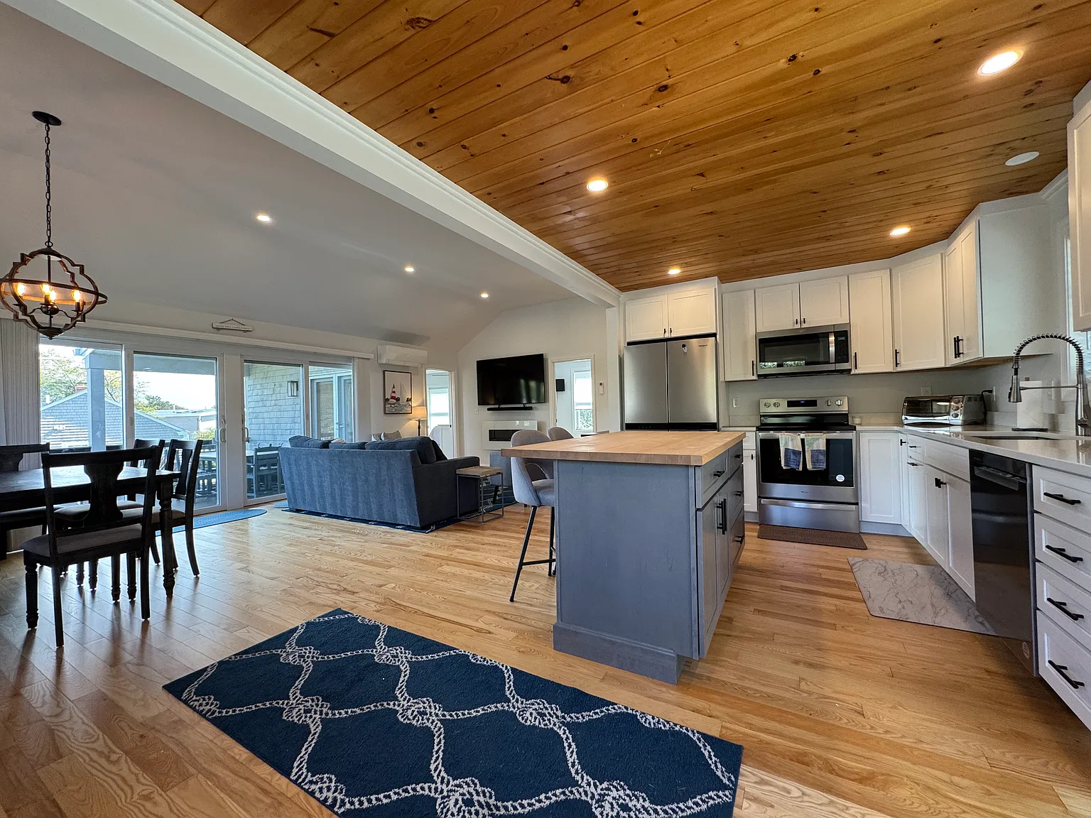 2 bed, 1147 sqft, $3,000 — Photo 3