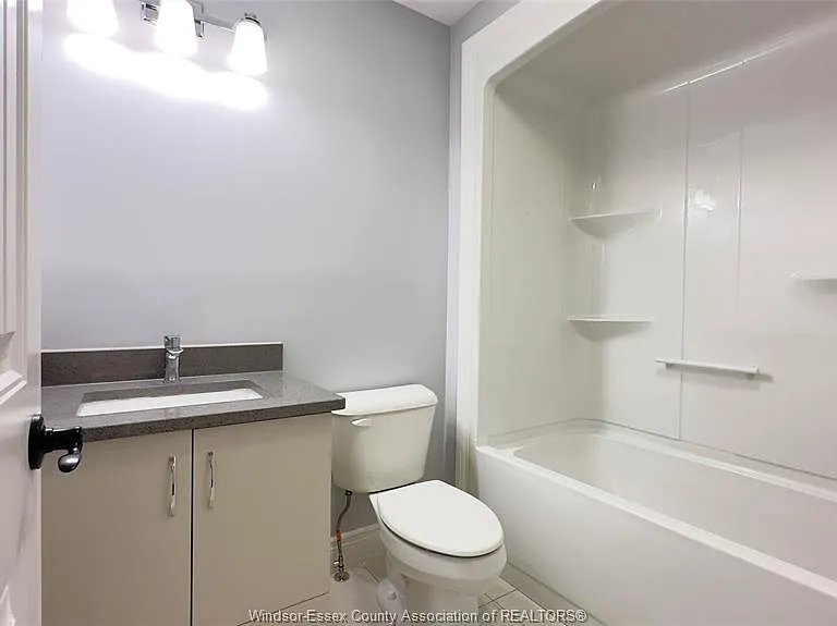 74 Dundee Dr — Photo 18