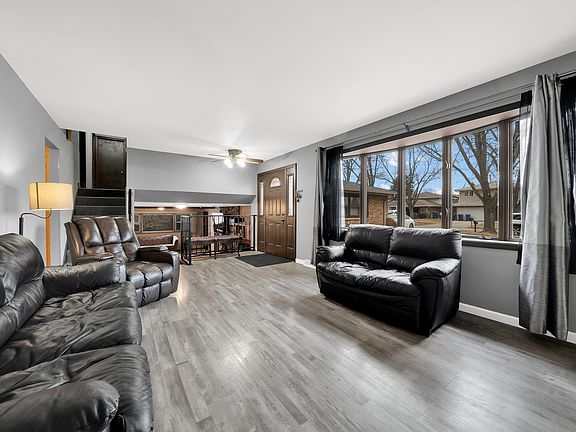 3rd image of 10732 S Meadow Ln