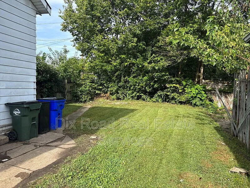 2 bed, 1.0 bath, 1269 sqft, $835 — Photo 4