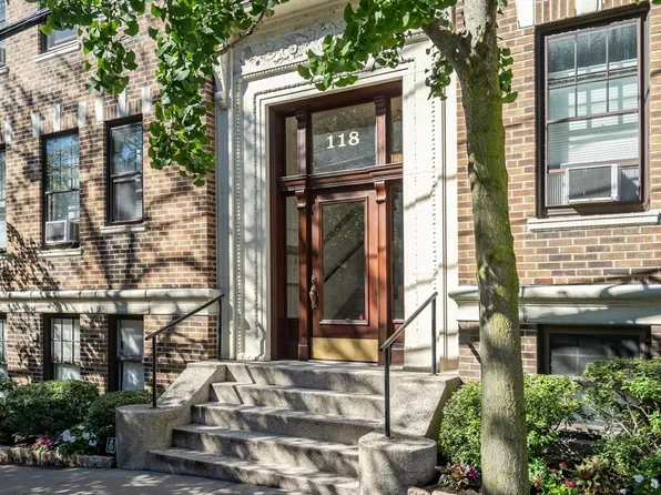 118 Saint Paul St APT 4, Brookline, MA 02446