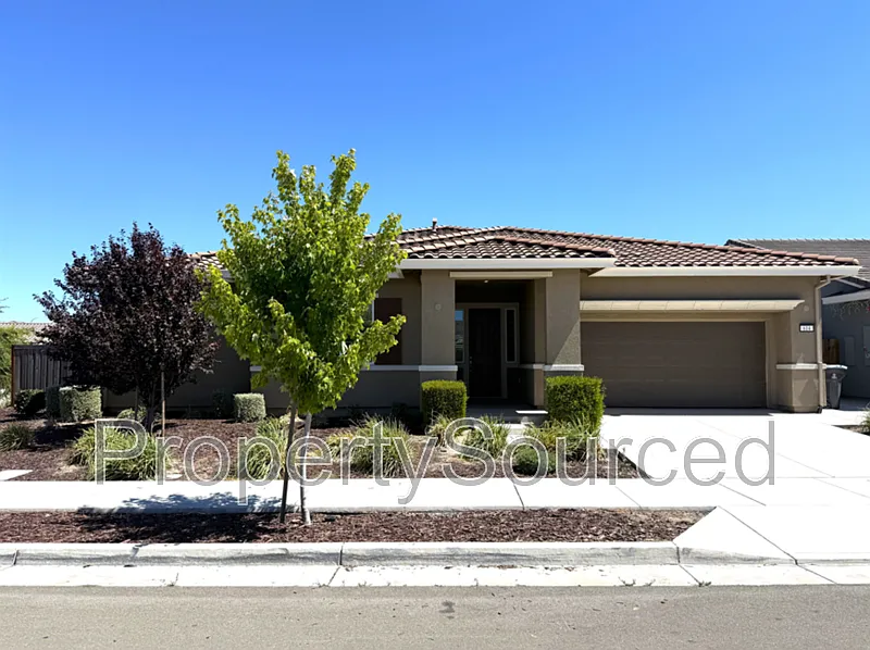 4 bed, 3.0 bath, 2918 sqft, $3,150 — Photo 2