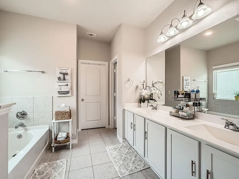 17233 Casanova Ave — Photo 5