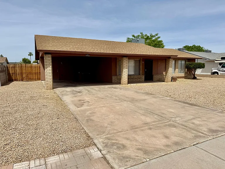 8544 W Lawrence Ln — Photo 2
